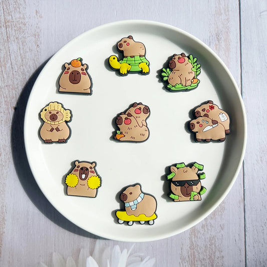 🐾 Kit 16 Charms Capivara & Amigos – Deixe seus Crocs Super Divertidos! CaruStore