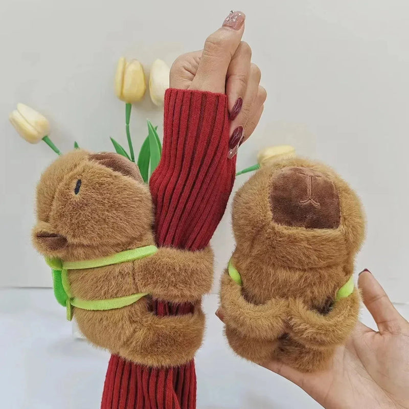 1-10 pçs kapibara boneca de pelúcia deitado nas mãos de kapi bara água golfinho boneca boneca pulso snap anel brinquedos de pelúcia CaruStore