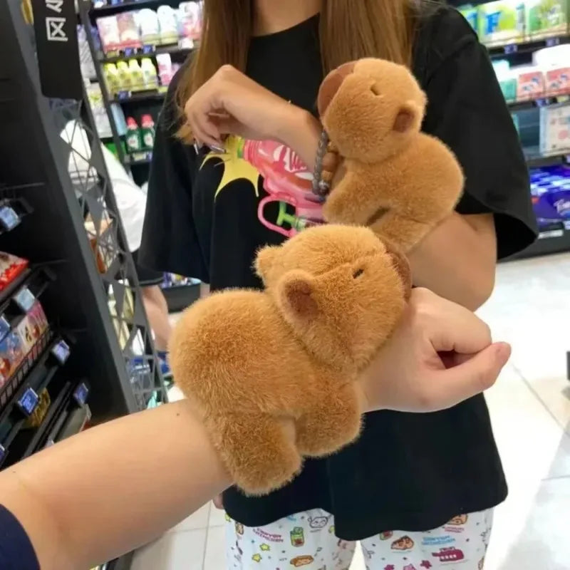 1-10 pçs kapibara boneca de pelúcia deitado nas mãos de kapi bara água golfinho boneca boneca pulso snap anel brinquedos de pelúcia CaruStore