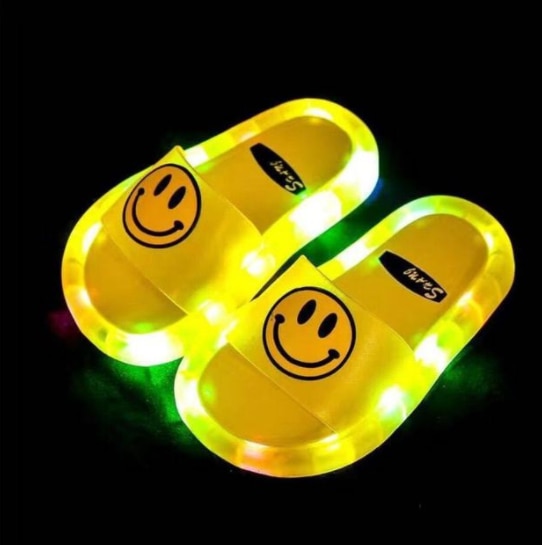 Chinelo desenhos animados com led para crianças CaruStore